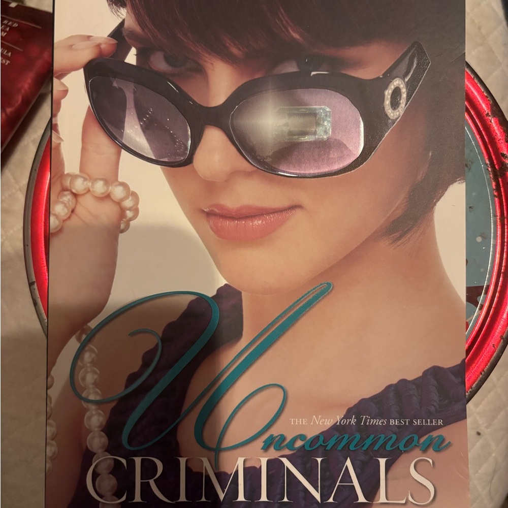 Disney Hyperion UNCOMMON CRIMINALS a Heist Society Novel  by Ally Carter NYT BSL